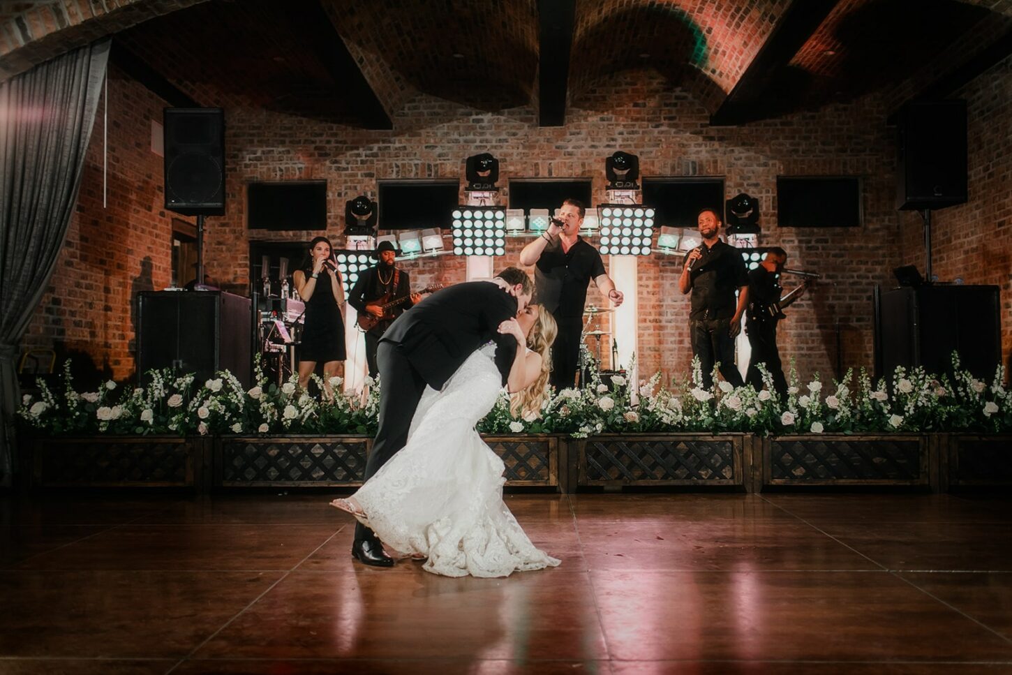 Bride and Groom's First Dance with In10City Band for their wedding