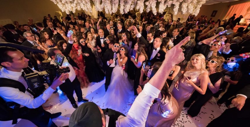 booking a band for a wedding - Mélange Band at a wedding